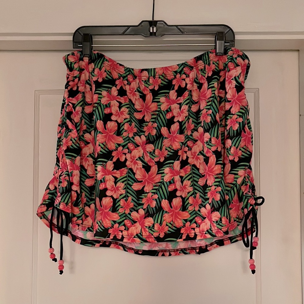 Ellos Floral Bathing Suit Skirt with Shirred Sides & Wooden Bead Accents Sz 22W